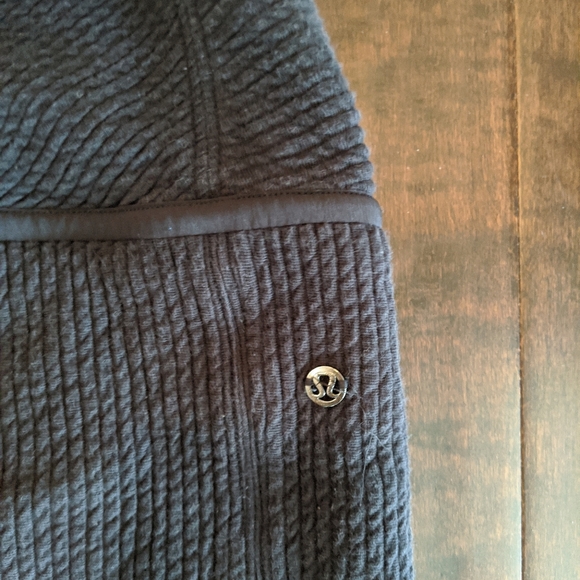 Lululemon On Repeat Mock Neck - Picture 8 of 9